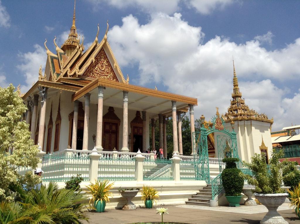Golden Boat Guesthouse Phnom Penh Exteriör bild
