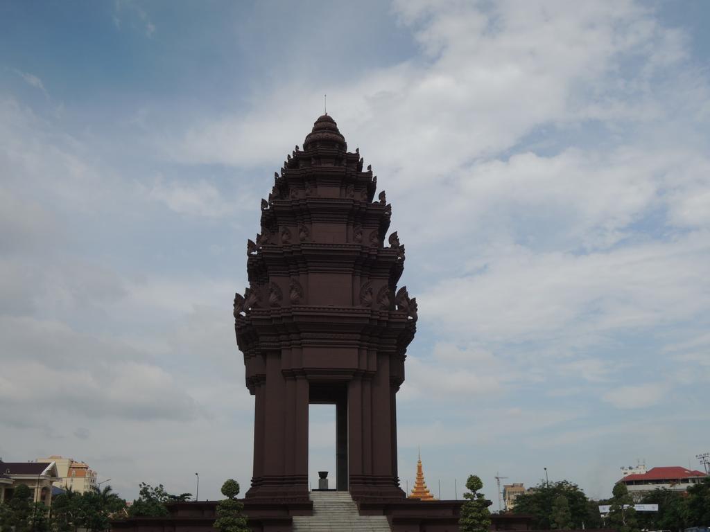 Golden Boat Guesthouse Phnom Penh Exteriör bild