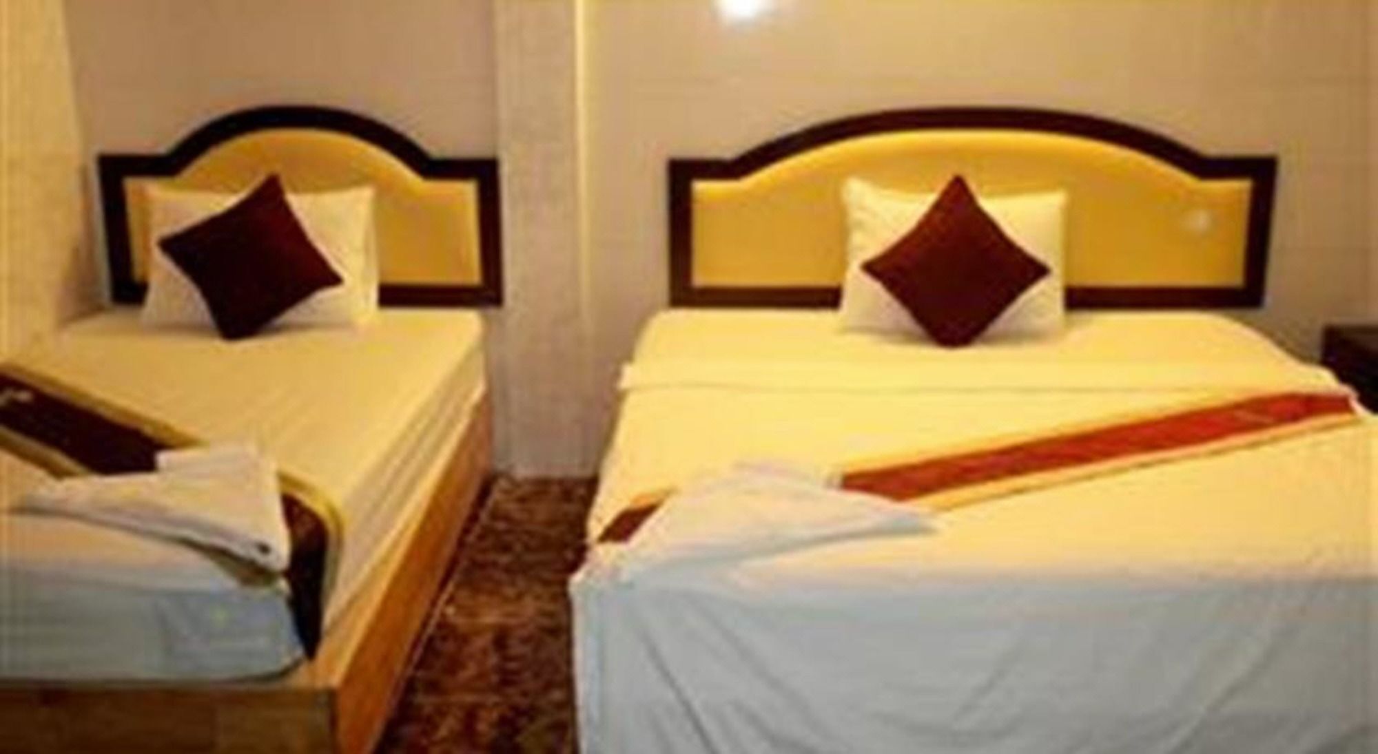 Golden Boat Guesthouse Phnom Penh Exteriör bild