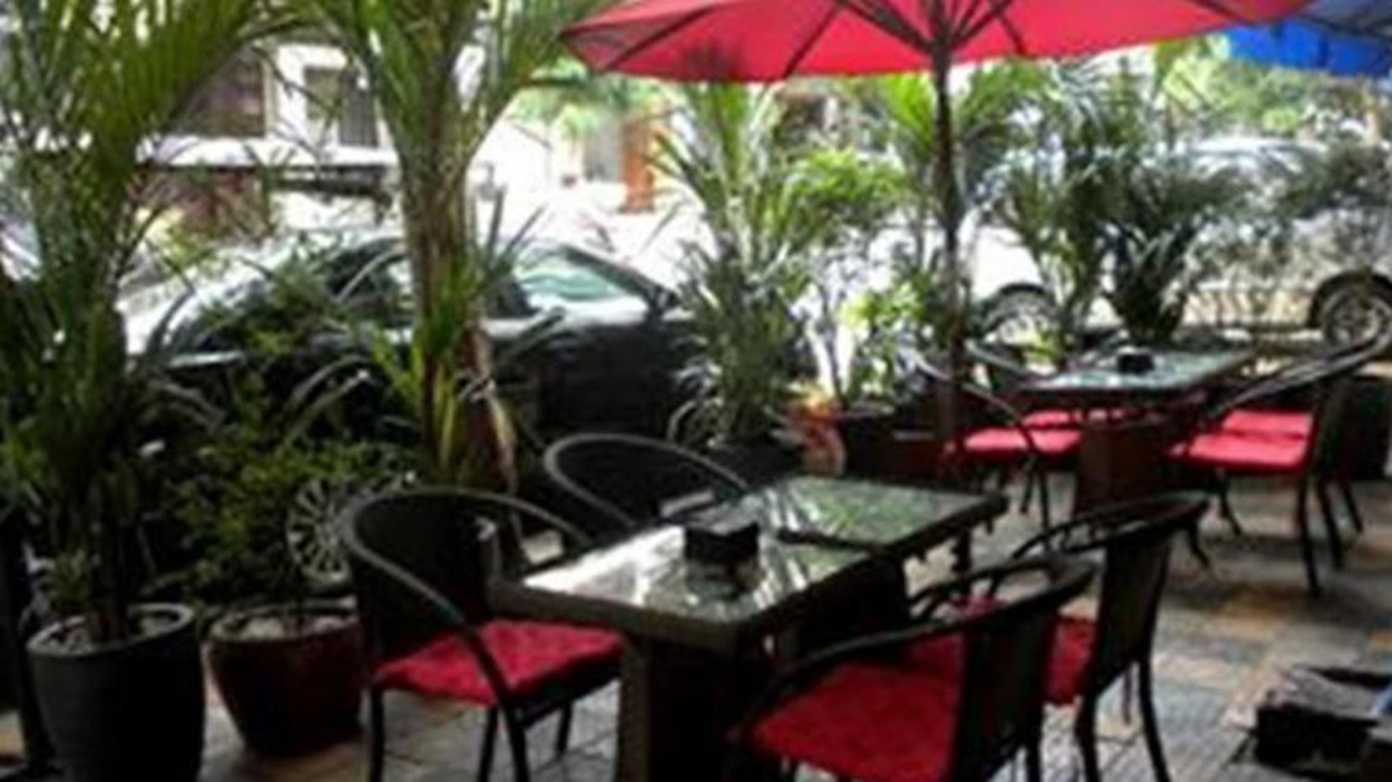 Golden Boat Guesthouse Phnom Penh Exteriör bild