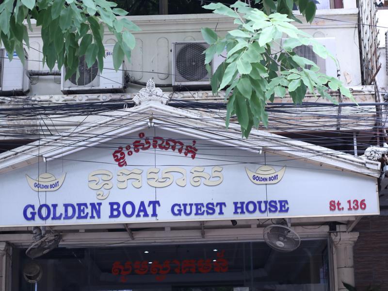 Golden Boat Guesthouse Phnom Penh Exteriör bild